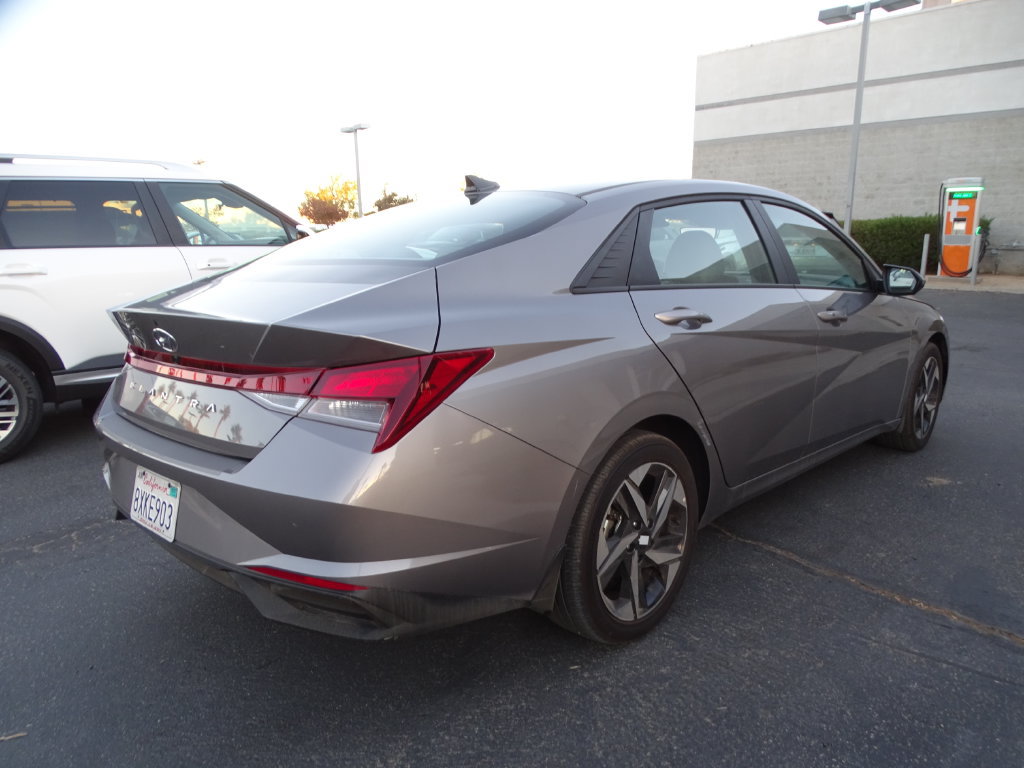 Used 2023 Hyundai Elantra SEL w/ Convenience Package FWD image 4