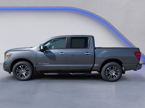 Used 2021 Nissan Titan SV w/ SV Convenience Package image 5