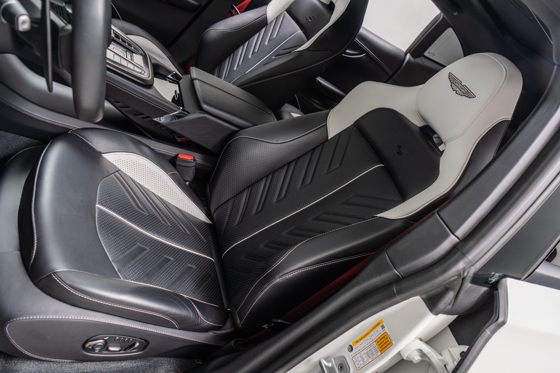 Used 2026 Aston Martin DBX S AWD/4WD image 25