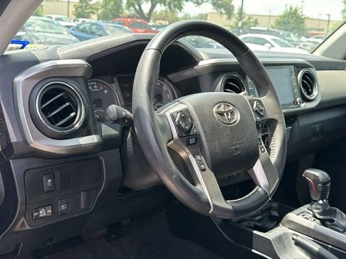 Used 2022 Toyota Tacoma SR5 w/ Technology Package AWD/4WD image 12