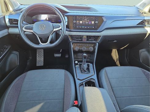 Used 2024 Volkswagen Taos SE image 11