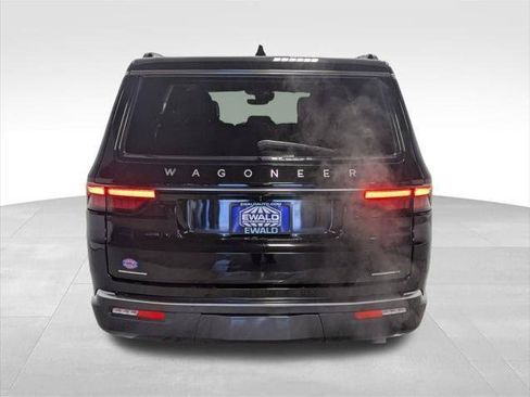 Certified 2022 Jeep Wagoneer Series II w/ Rear Seat Video Group 1 AWD/4WD image 4