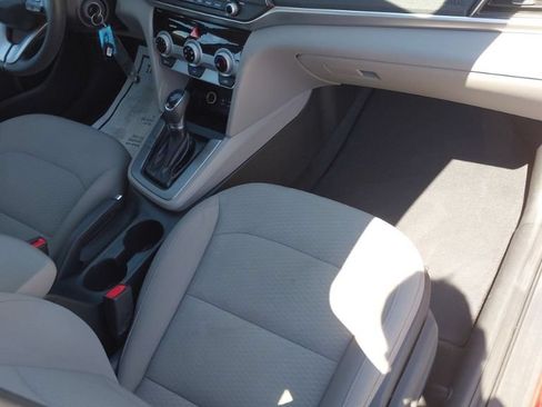 Used 2019 Hyundai Elantra SEL FWD image 12
