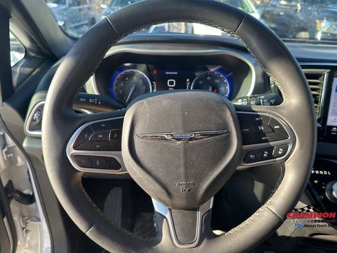 Used 2025 Chrysler Pacifica Select image 22