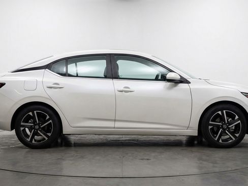 Used 2025 Nissan Sentra SV FWD image 11