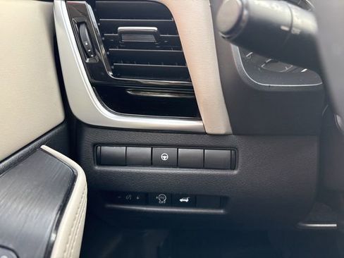 Used 2023 Nissan Rogue SL w/ SL Premium Package image 13