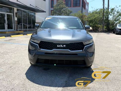 Used 2022 Kia Sorento LX FWD image 2