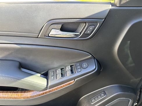 Used 2019 Chevrolet Suburban Premier w/ RST 6.2L Performance Edition image 40