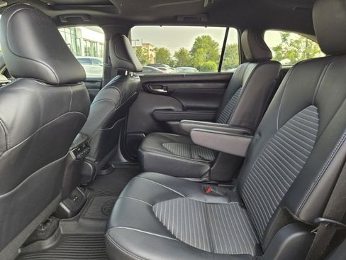 Used 2024 Toyota Highlander XSE AWD/4WD image 14