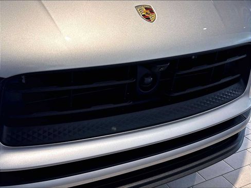 Used 2026 Porsche Macan AWD/4WD image 33