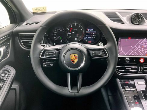 Used 2026 Porsche Macan AWD/4WD image 17