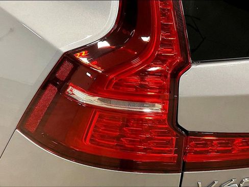 Certified 2026 Volvo V60 B5 Cross Country Ultra w/ Climate Package AWD/4WD image 23
