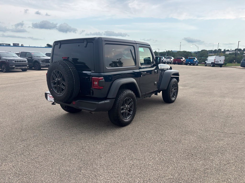 Used 2025 Jeep Wrangler Sport AWD/4WD image 5