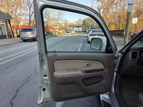Used 2000 Toyota 4Runner Limited image 9