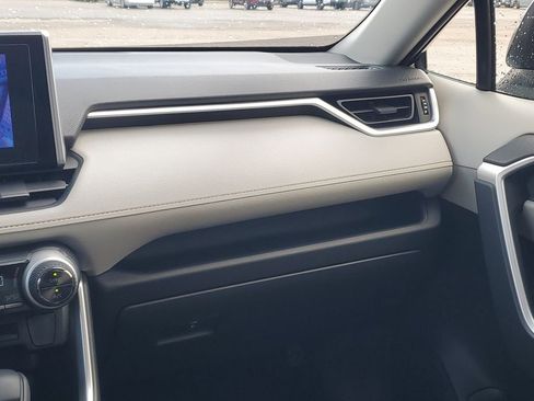 Used 2025 Toyota RAV4 XLE image 26