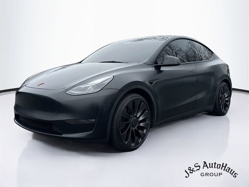 Used 2023 Tesla Model Y Performance image 3