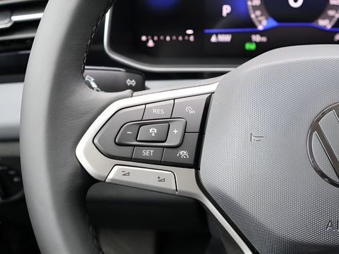 Used 2025 Volkswagen Jetta SE image 31