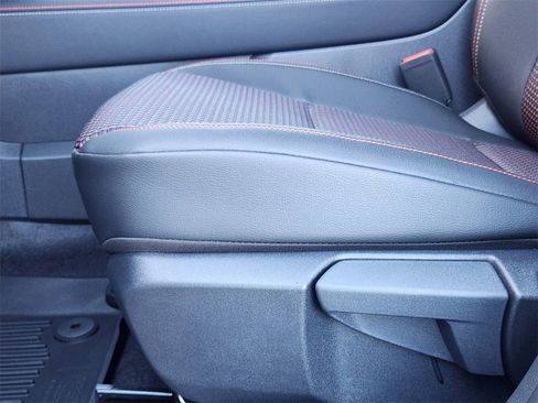 New 2025 Nissan Kicks SR image 18