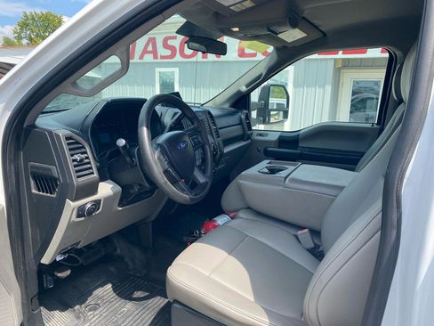 Used 2019 Ford F550 2WD Regular Cab Super Duty image 5