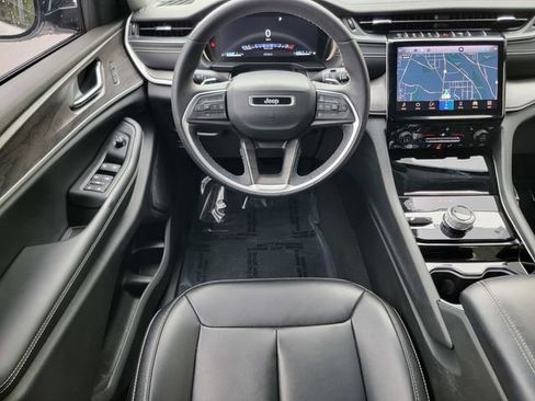 Certified 2023 Jeep Grand Cherokee L Limited AWD/4WD image 32