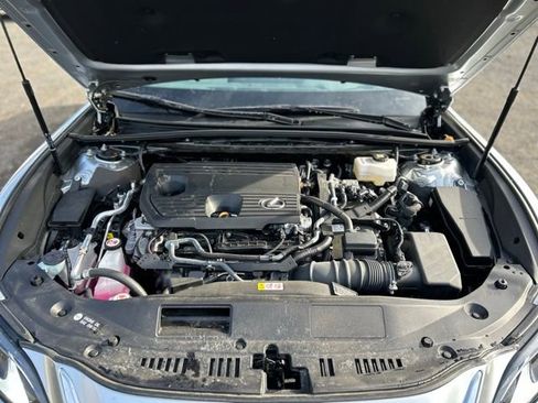 Certified 2024 Lexus ES 300h w/ Luxury Package image 11