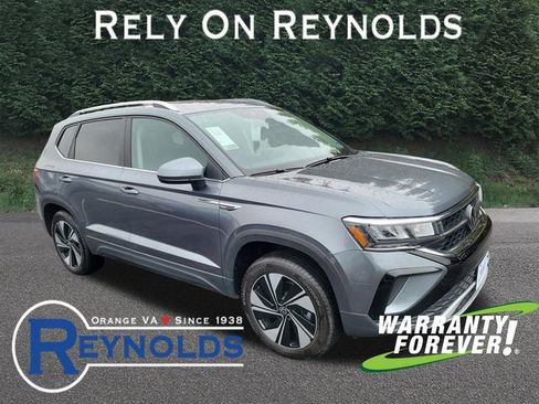 Used 2024 Volkswagen Taos SE image 1