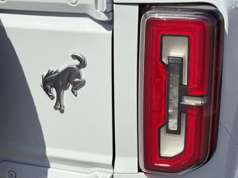 Used 2023 Ford Bronco Badlands AWD/4WD image 8