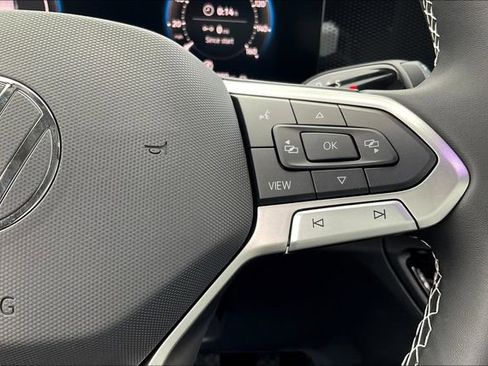 New 2025 Volkswagen Tiguan SE image 19