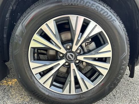 Certified 2023 Nissan Rogue SV w/ SV Premium B Package AWD/4WD image 13