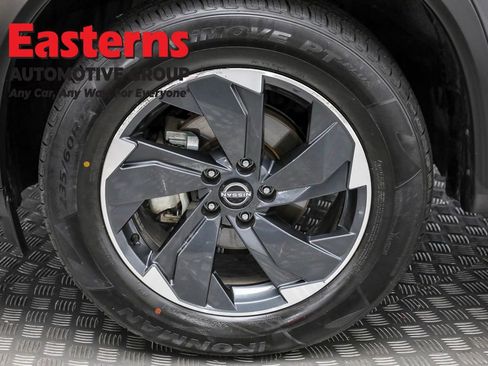 Used 2024 Nissan Rogue SV image 31