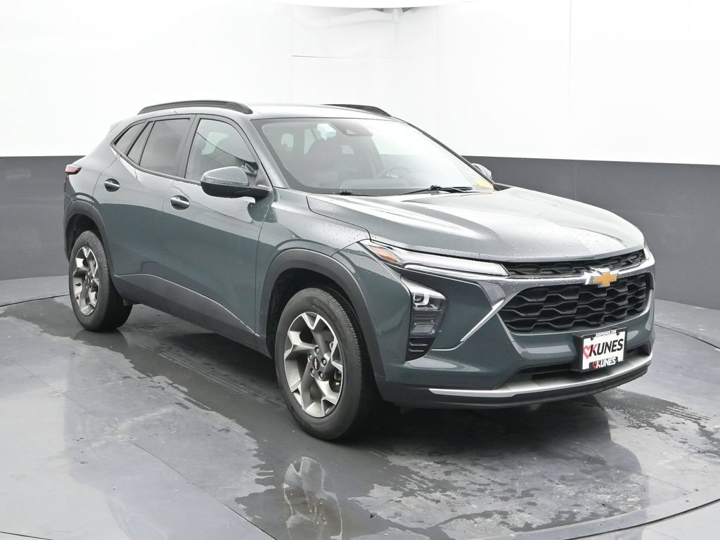 Used 2025 Chevrolet Trax LT FWD image 5