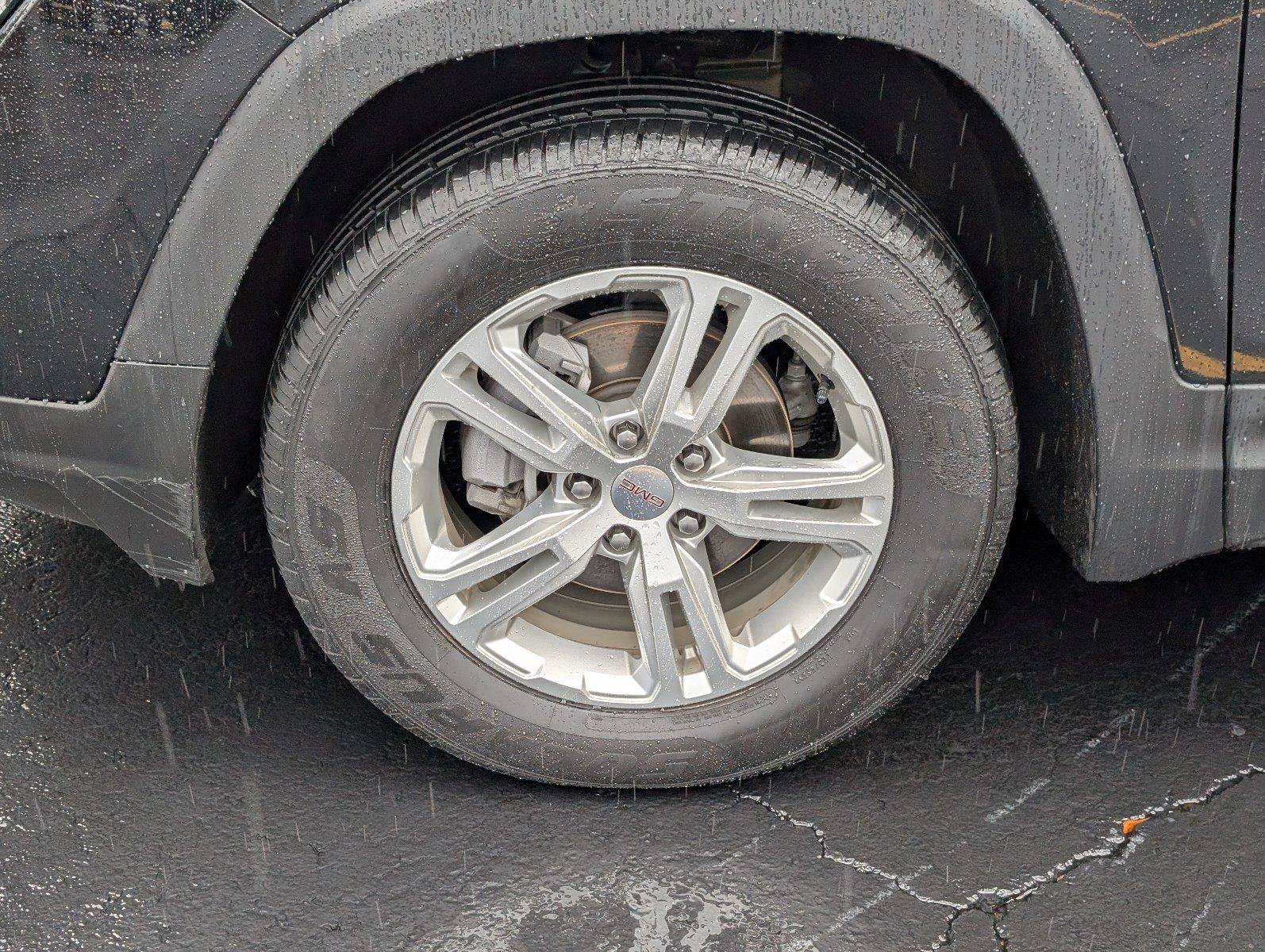 Used 2024 GMC Terrain SLE AWD/4WD image 9