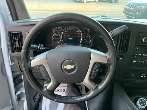 Used 2015 Chevrolet Express 2500 RWD image 26