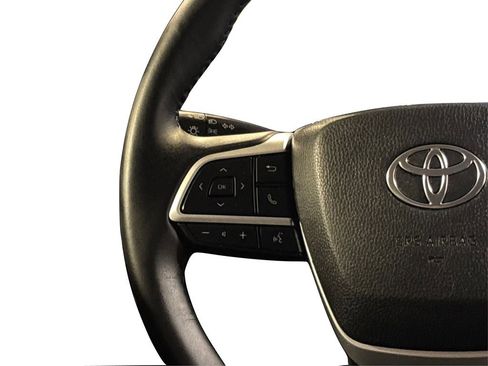 Used 2025 Toyota Grand Highlander AWD image 32