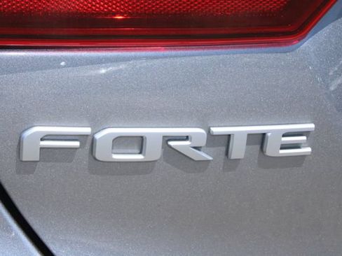 Used 2023 Kia Forte GT-Line w/ GT-Line Premium Package FWD image 8