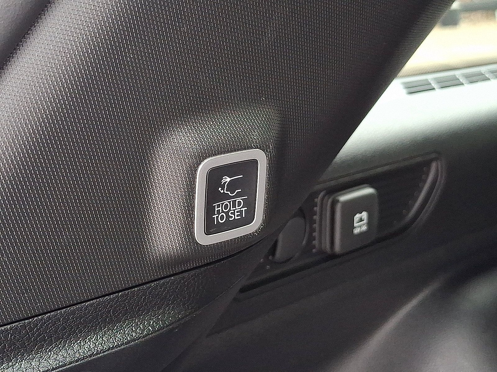 Used 2023 Jeep Grand Cherokee Altitude AWD/4WD image 30