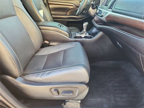 Used 2016 Toyota Highlander Limited image 28