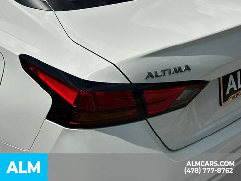 Used 2025 Nissan Altima 2.5 SV FWD image 9