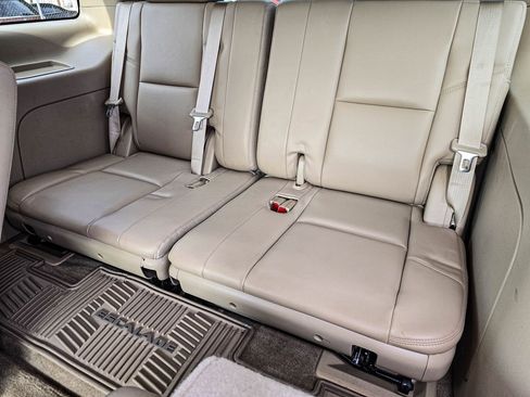 Used 2014 Cadillac Escalade Luxury AWD/4WD image 34