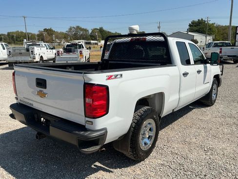 Used 2018 Chevrolet Silverado 1500 W/T AWD/4WD image 4