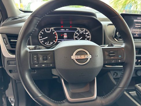 Used 2025 Nissan Rogue SV FWD image 29