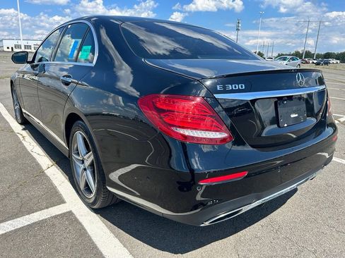 Used 2017 Mercedes-Benz E 300 4MATIC image 4