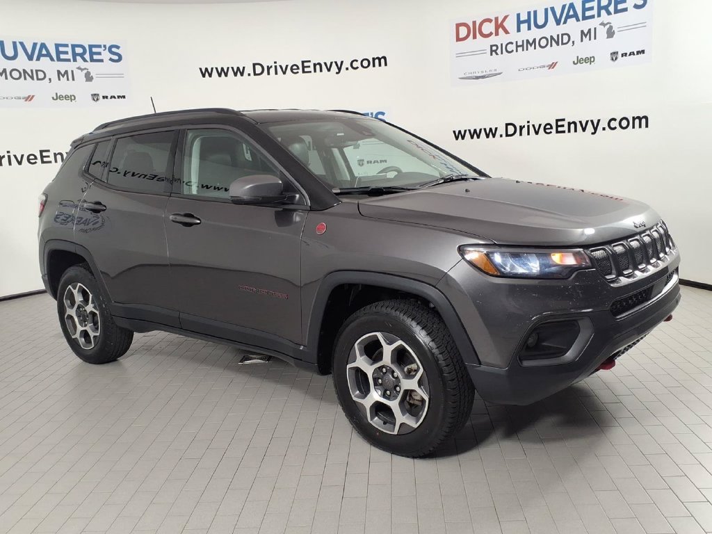 Used 2022 Jeep Compass Trailhawk AWD/4WD image 3
