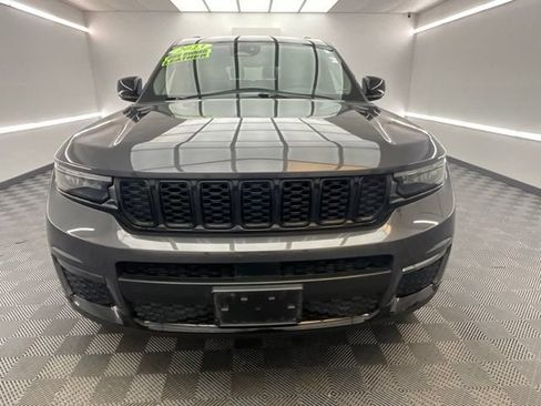 Used 2023 Jeep Grand Cherokee L Limited w/ Black Appearance Package AWD/4WD image 2