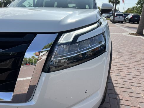 Used 2023 Nissan Pathfinder Platinum FWD image 6