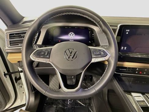 Used 2025 Volkswagen Atlas Cross Sport SE FWD image 11
