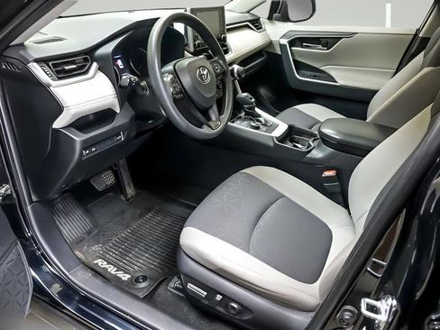 Used 2019 Toyota RAV4 XLE w/ Convenience Package AWD/4WD image 10
