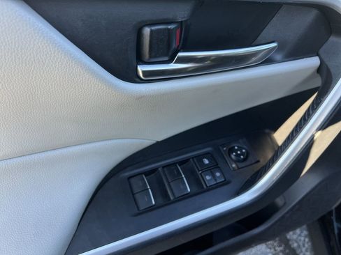 Used 2022 Toyota RAV4 XLE image 15