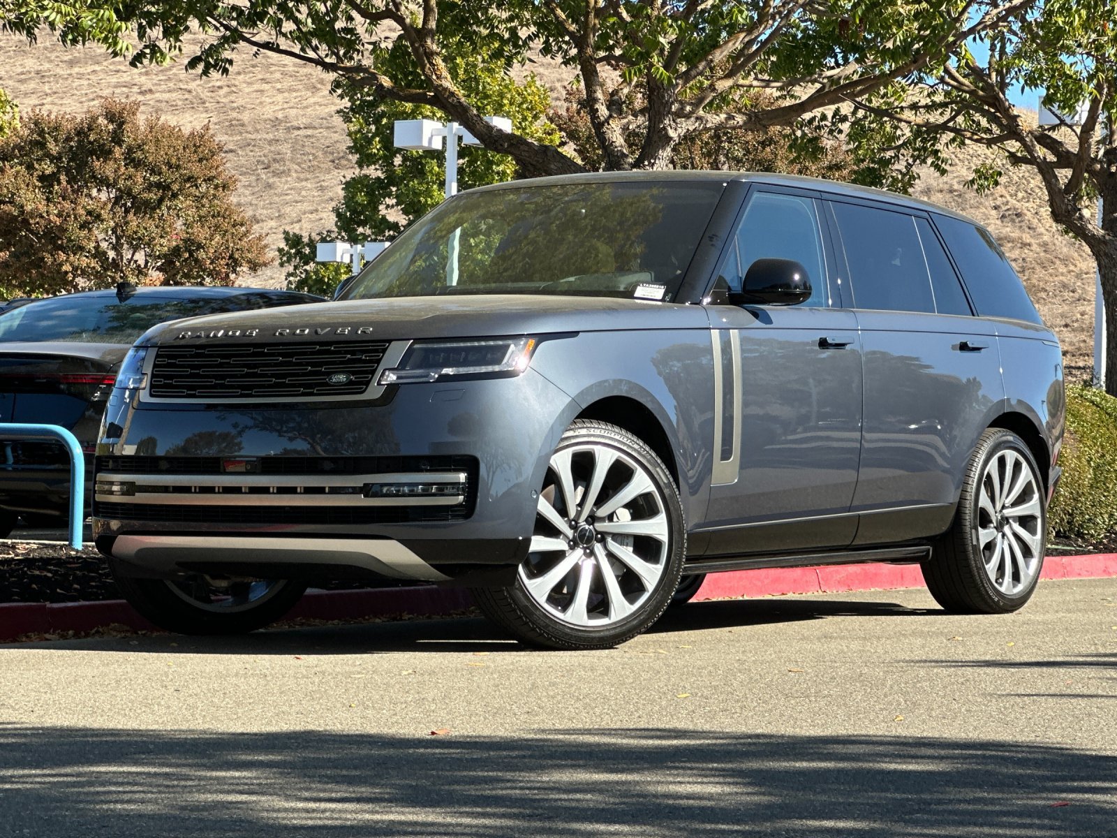 New 2026 Land Rover Range Rover Long Wheelbase SE AWD/4WD image 1
