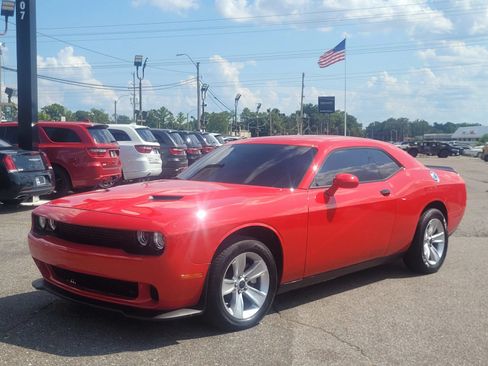 Used 2023 Dodge Challenger SXT RWD image 15